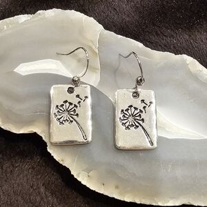 💥4 for $25💥 Dandelion Silvertone Earrings